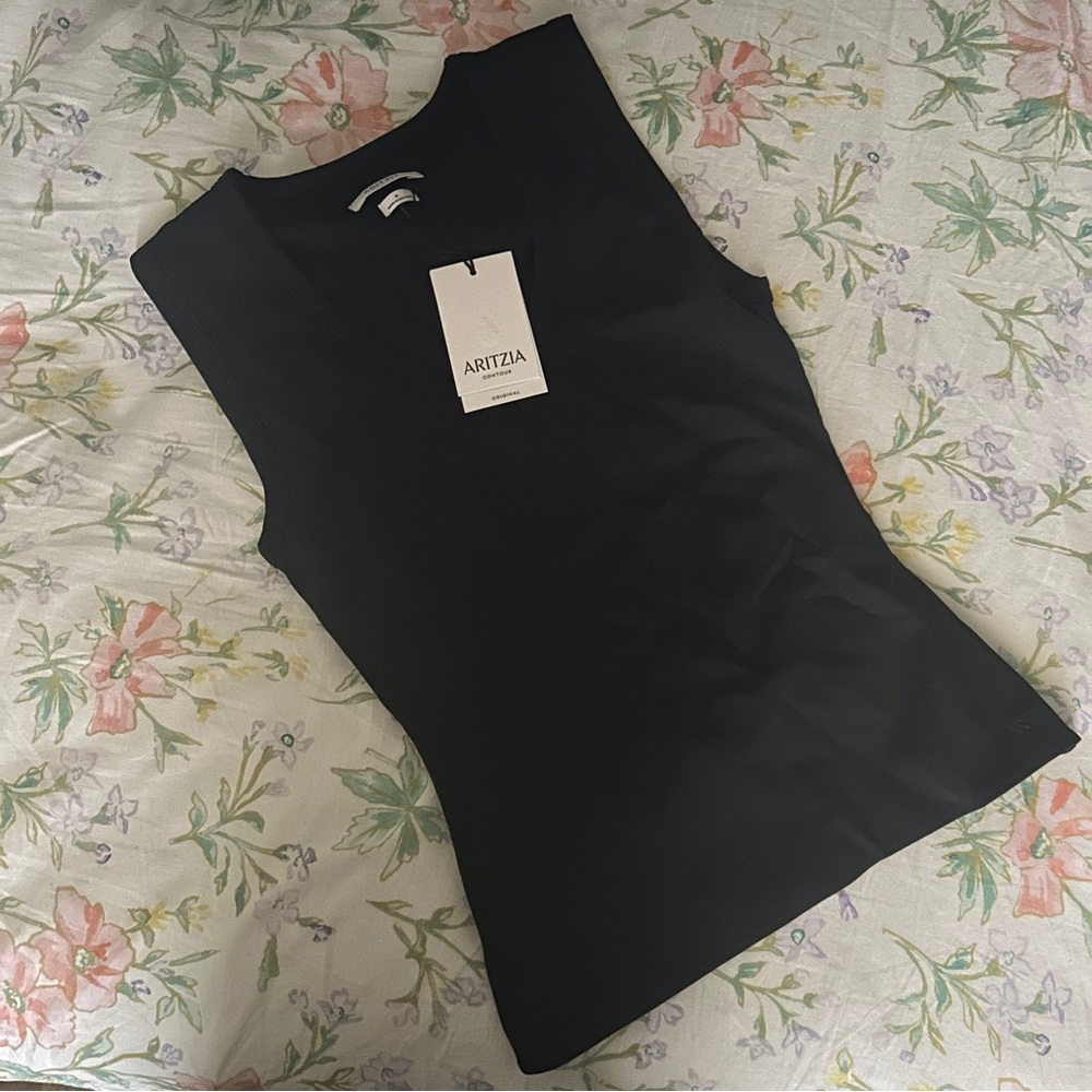 NWT Aritzia Shoreline contour tank black size small - Picture 3 of 4